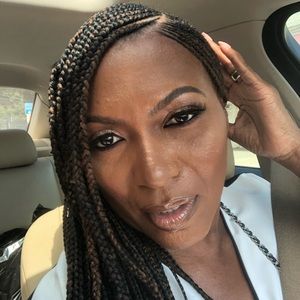 Meet your Posher, Mona